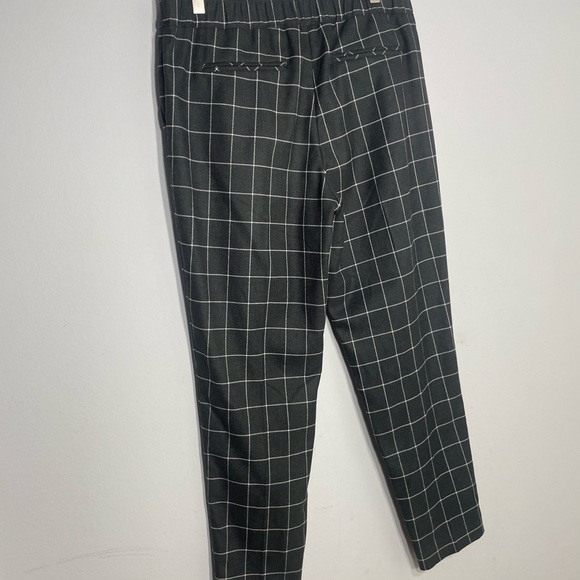 Trouve Cropped Grid Pants! - Picture 5 of 7